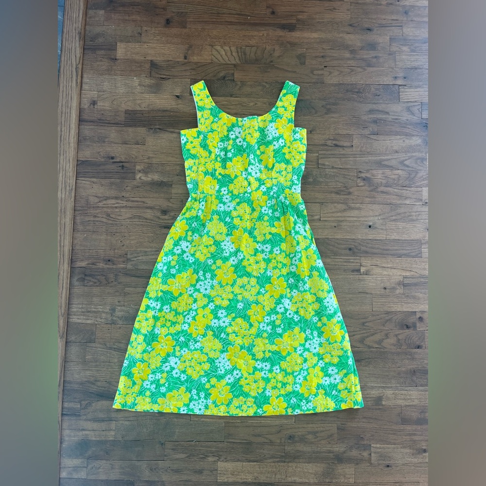 Vintage sea waves daisy print dress